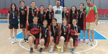 beykozun-altin-kizlari-yenilgisiz-sampiyon (1)