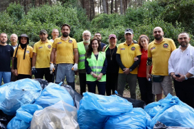 Beykoz başkanvekili Riva’da çöp topladı