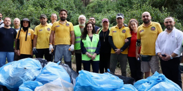 Beykoz başkanvekili Riva’da çöp topladı