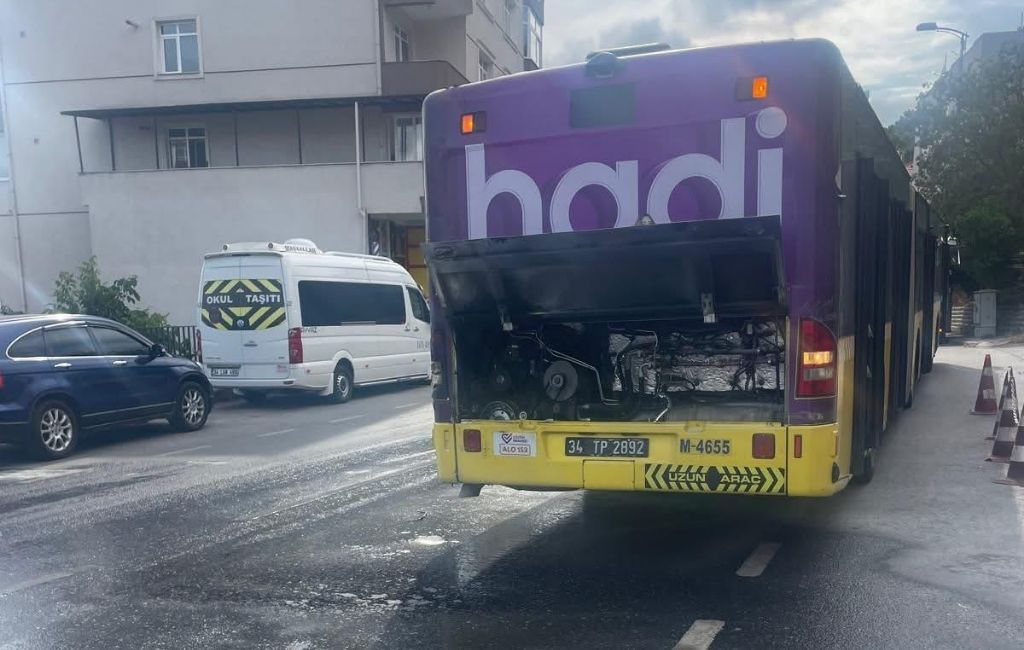 Beykoz’da seyir halindeki İETT otobüsü yandı!