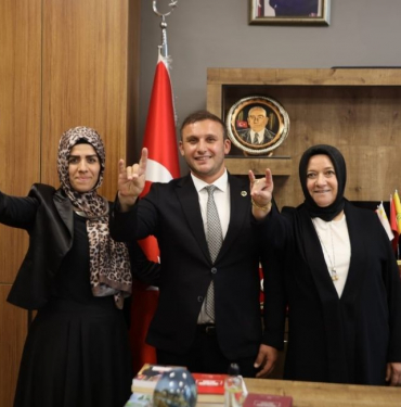 MHP Beykoz Kadın Kolları’nda bayrak değişimi