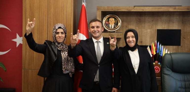 MHP Beykoz Kadın Kolları’nda bayrak değişimi