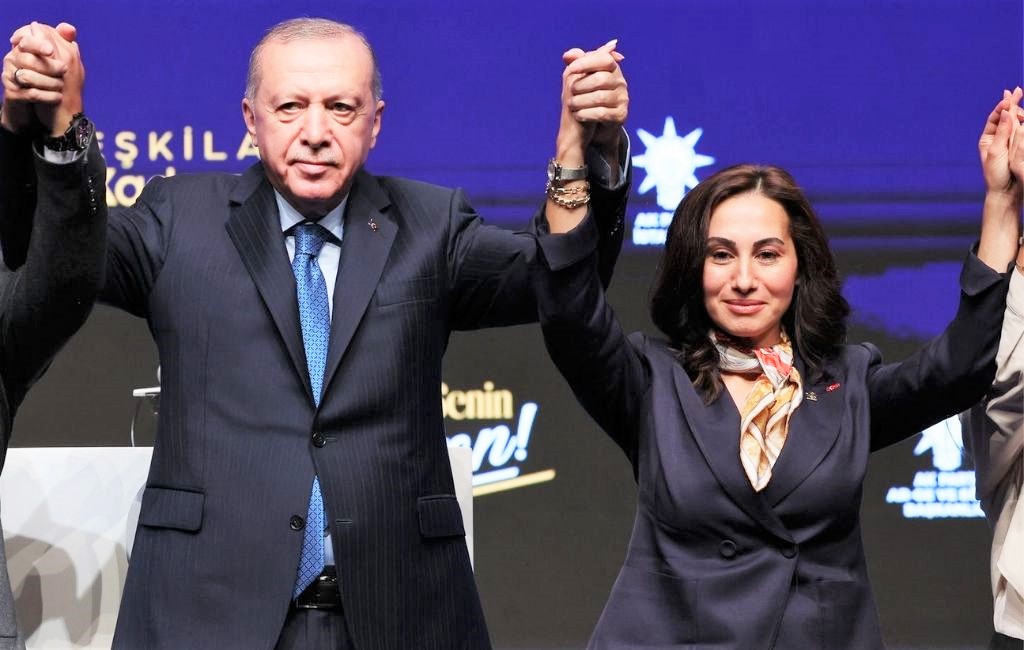 AK Parti İstanbul İl Başkanı Abdullah Özdemir, Beykoz Belediye Başkan Vekili Özlem Vural Gürzel’in AK Parti’ye katılmasına neden olan olayı ilk kez açıkladı.
