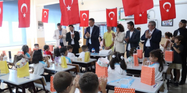 Beykoz muhtarlarından 1. sınıfların yüzünü güldürdü