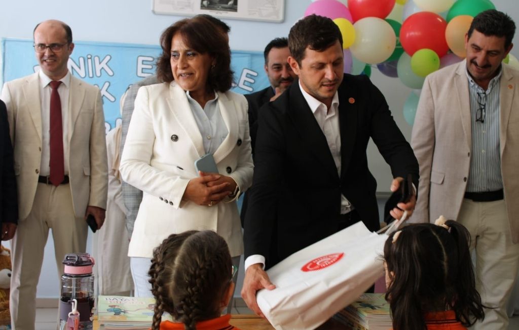 Beykoz muhtarlarından 1. sınıfların yüzünü güldürdü