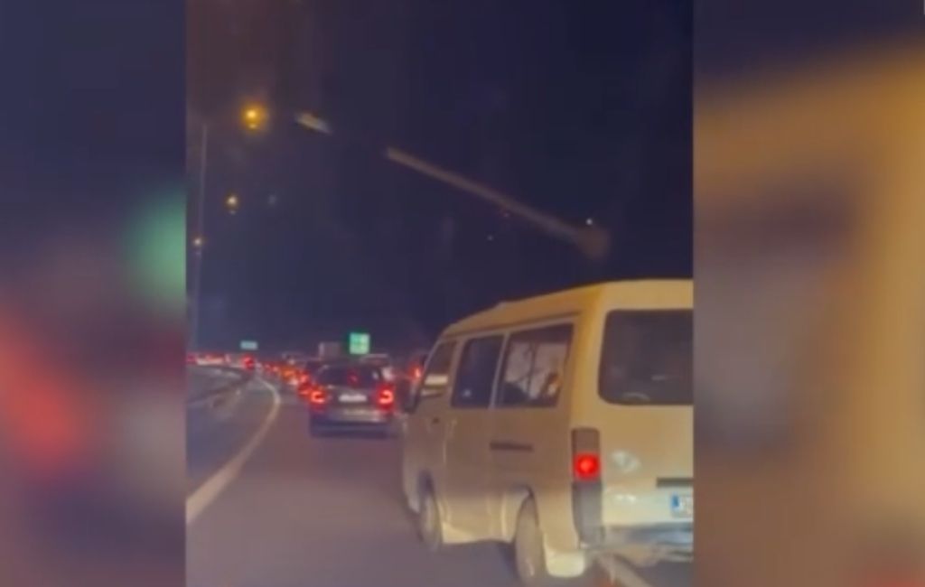 Beykoz’da trafiği tehlikeye düşürdü! Cezayı yedi (1)