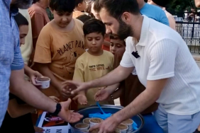 Mourinho gitti Beykoz’da helva dağıttı! - 1