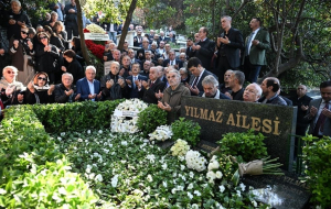 Eski Başbakan Mesut Yılmaz Beykoz'da kabri başında anıldı (2)