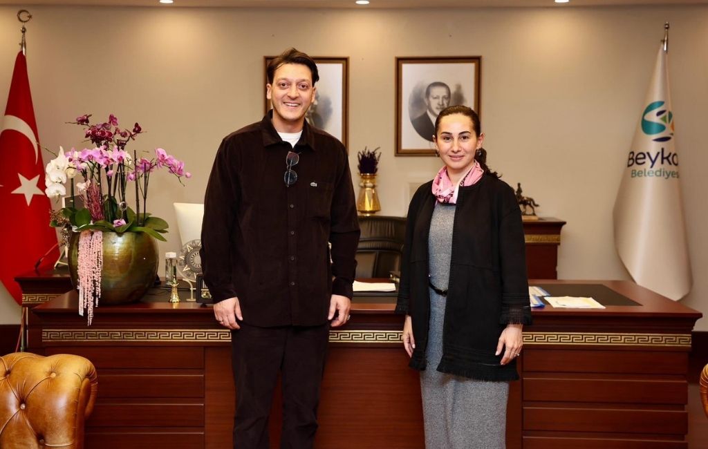Mesut Özil ve Beykoz Belediye Başkanvekili görüştü