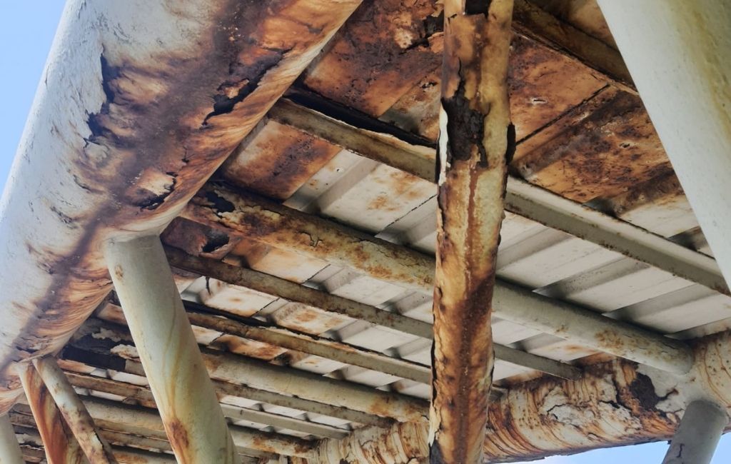 Beykoz Acrloft üst geçidi çürümeye terk edildi!