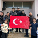 Beykoz'da çocuklar cam mozaiklerle Türk bayrağı yaptı (1)