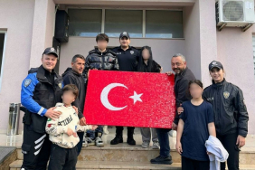 Beykoz'da çocuklar cam mozaiklerle Türk bayrağı yaptı (1)