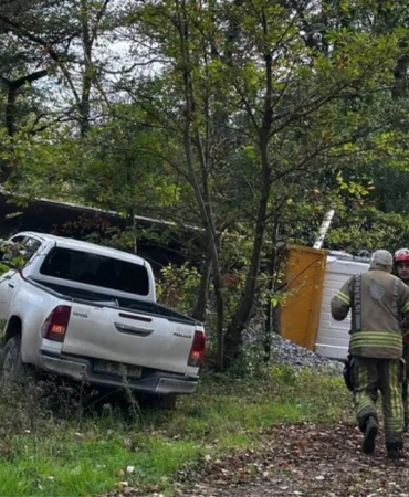 Beykoz'da devrilen kamyonun sürücüsü yaralandı