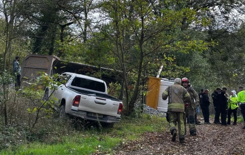 Beykoz'da devrilen kamyonun sürücüsü yaralandı