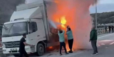 Beykoz'da kamyon alev alev yandı