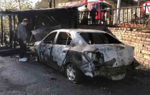 Beykoz'da korkutan yangın! Otomobil kül oldu (1)