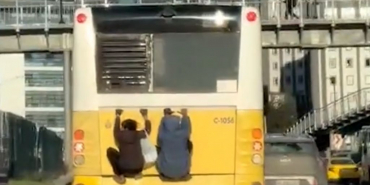 Beykoz'da otobüsün arkasında tehlikeli yolculuk!