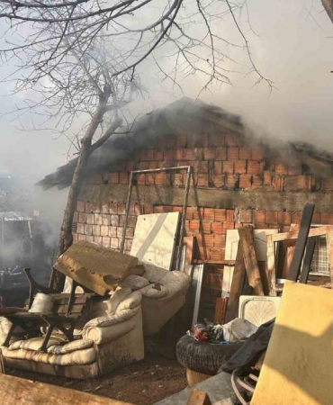Beykoz’da gecekonduda yangın paniği!