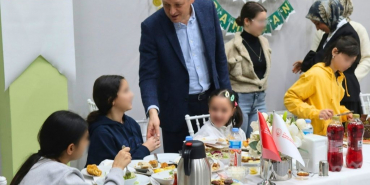 Beykoz Kaymakamı çocuklarla iftar yaptı