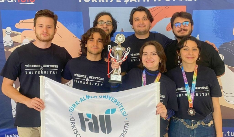 Beykoz öğrencilerinden satranç Türkiye üçüncülüğü!