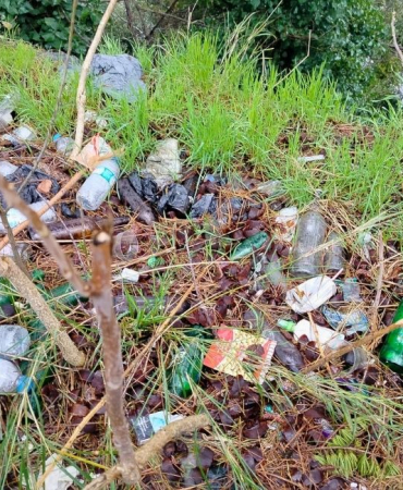 Beykoz’da hastane yolu çöp yığınına döndü!