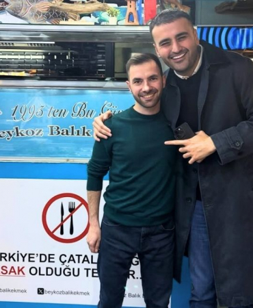 CZN Burak'ın tercihi Beykoz Balık Ekmek oldu!