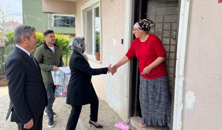 AK Parti Beykoz teşkilatı Yenimahalle’de sahaya çıktı