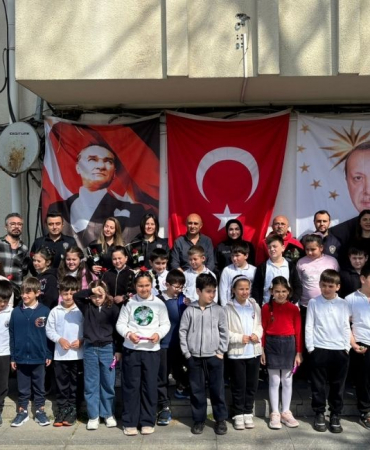 _Beykoz öğrencilerinden polislere sürpriz kutlama (2)