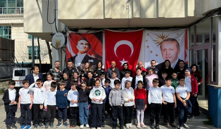 _Beykoz öğrencilerinden polislere sürpriz kutlama (2)